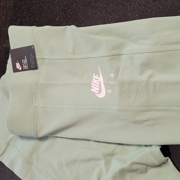 Nike Air Leggings - Picture 6 of 11